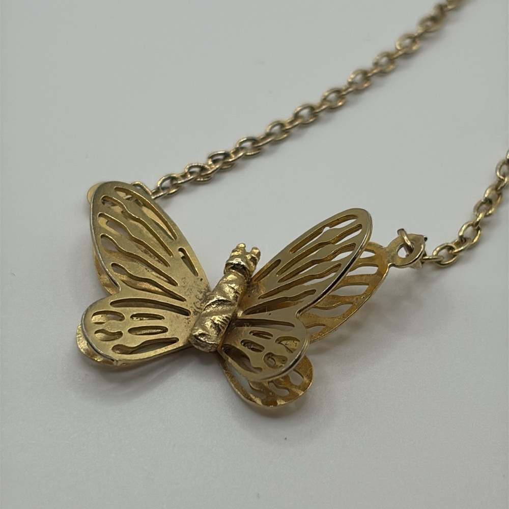 Vintage 80’s Gold Butterfly Pendant Necklace 15” - Picture 4 of 8